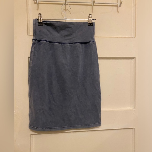 Wilfred Pencil Skirt - Picture 3 of 3